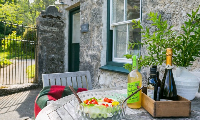 Moelfre Cottage | Bears Cottage - a remote that sleeps 5 guests in 2 bedrooms