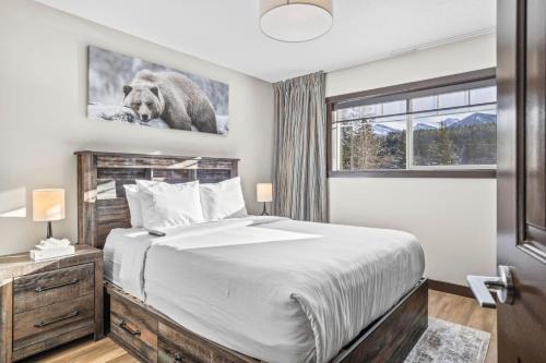 Copperstone Resort House | Bears Den 2BR Getaway with Hot Tub, BBQ Near DT
