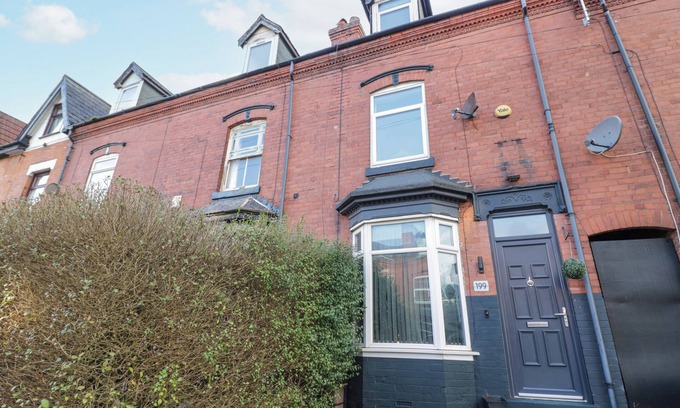 Smethwick Cottage | BEARWOOD BOUTIQUE STAY, family friendly, with a garden in Birmingham