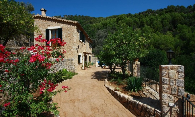 Fornalutx Villa | Beatiful and peaceful villa with amazing views into the mountains