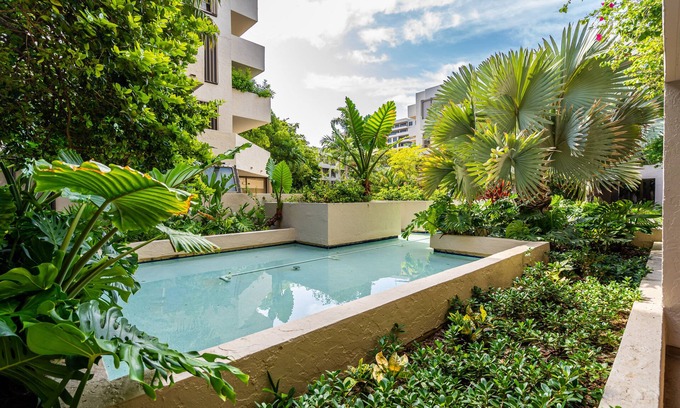 Key Biscayne House | Beatiful apartment in Key Colony Condominium