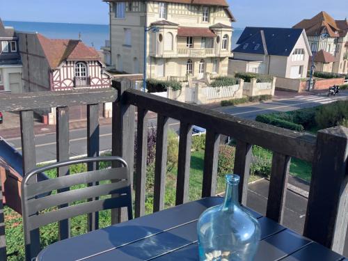 Villers-sur-Mer Apartment | Beau duplex familial refait à neuf avec balcon proche plage - FR-1-712-96