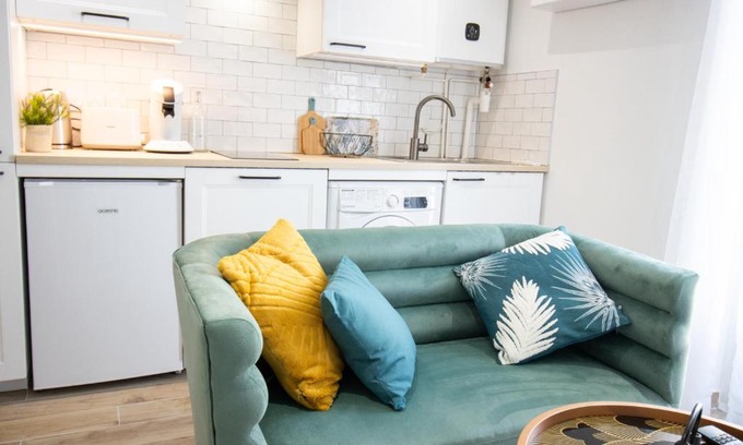 Beziers City Centre Apartment | Beau Studio Climatisé 'Alma 3' - Wifi Fibre - Netflix