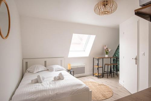 Fives Apartment | Beau Studio Rénové - au pied du métro