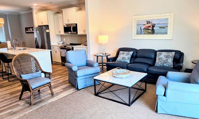Morehead City House | Beaufort Retreat, with pool, pickle ball, clubhouse, resort amenities