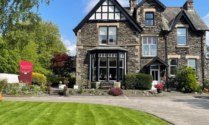 Windermere House | Beaumont Guest House Windermere - Adult Only - Free Car Park & Off Site access to the local Health Centre