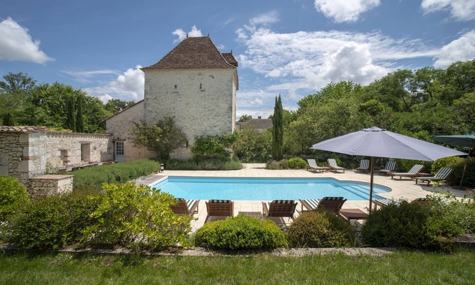 Saint-Aubin-de-Cadelech House | Beautiful guesthouse set in 100 acre estate with heated pool and tennis court