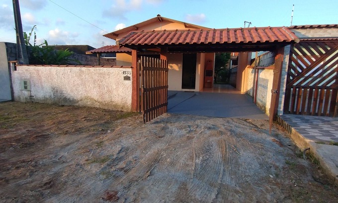 Itanhaem House | Beautiful 2-bedroom house with WiFi in Jardim Regina Itanhaém