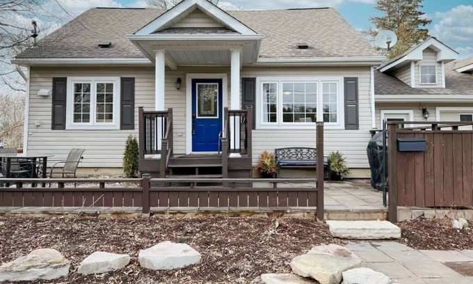 Whitchurch-Stouffville House | Beautiful, Cozy (cottage like) 3 Bedroom, 2 bath Home