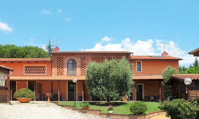 Orentano Apartment | Beautiful apartment for 7 guests with WIFI, A/C, pool, TV and patio