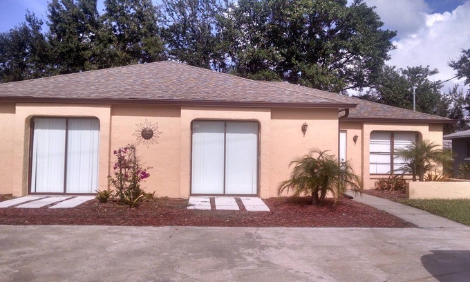 Fort Myers Beach Apartment | beautiful 1/2 duplex for the winter