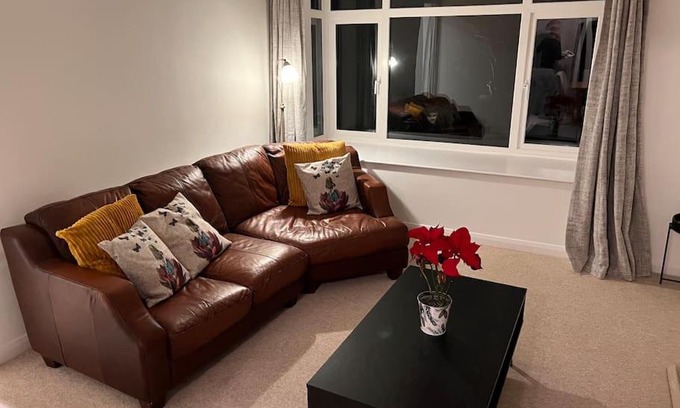 Ryde Apartment | Beautiful 1 bed bungalow