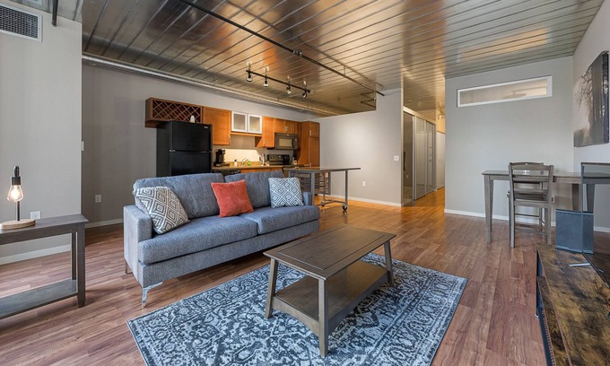 Old West Side Condo | Beautiful 1 Bedroom Condo with Amazing Amenities 329