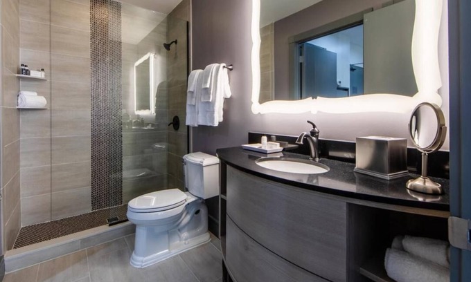 French Quarter Resort | Beautiful 1 Bedroom Signature In NOLA Walking Distance to Bourbon Street