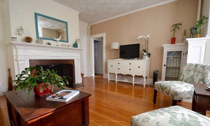 Beverly Apartment | Beautiful 1900 Victorian 1.5 blocks to ocean!!!!