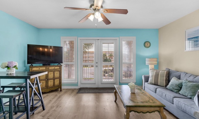 Crystal Beach Condo | Beautiful 1bd 1ba Condo just minutes from the BEACH!