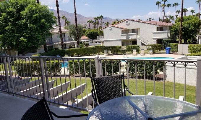 Palm Springs Condo | Beautiful 2+2 condo (U) in desirable Mesquite Country Club