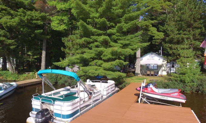Eagle River House | Beautiful 2.5 Bedroom House on Cranberry Lake