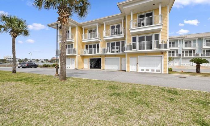Villa Sabine Townhouses House | Beautiful 2 Bedroom, 2.5 Bath Townhouse on Sabine Bay w/Elevator!