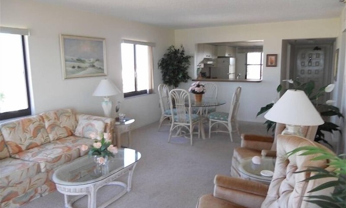 Madeira Beach Condo | Beautiful 2 Bedroom End Unit Beach Front Condo - Affordable!