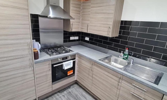 Muirhouse House | Beautiful 2 Bedroom House in Edinburgh