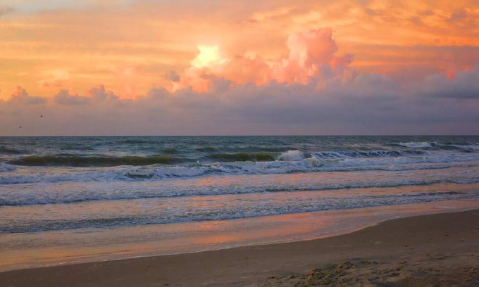 Cocoa Beach Condo | Beautiful 2-bedroom condo, Cocoa Beach. Ocean, Pool, Tennis, with AC, WiFin