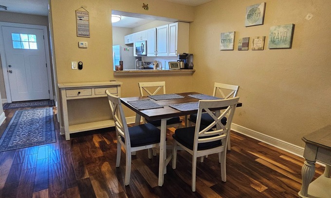 Biggar Condo | Beautiful 2-bedroom condo with AC in Fort Myers
