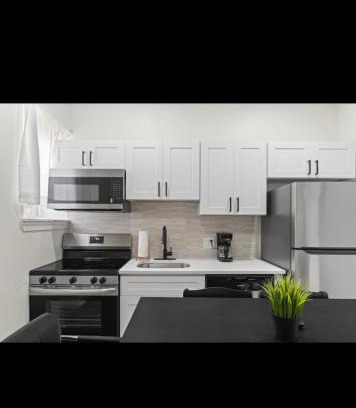 Primos Secane Apartment | Beautiful 2 bedroom 1 bath unit 2