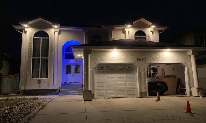 Northeast Edmonton House | Beautiful 2 story- 2800sq ft Home in North Edmonton