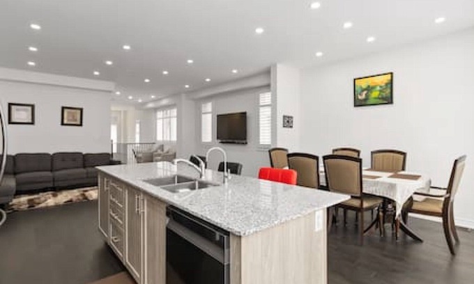 Halton Regional Municipality House | Beautiful 3 BD Home away from Home