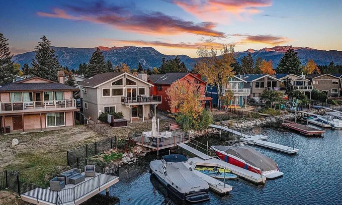Tahoe Keys House | Beautiful 3-Bedroom House in South Lake Tahoe with AC & Lake Access