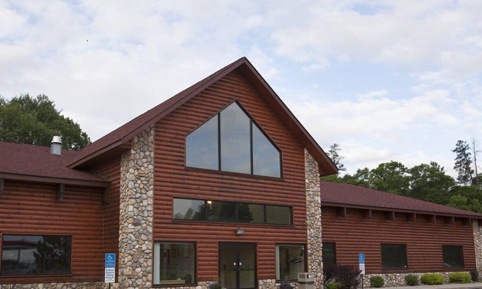 Breezy Point Apartment | Beautiful 3 bedroom unit at resort, sleeps 8
