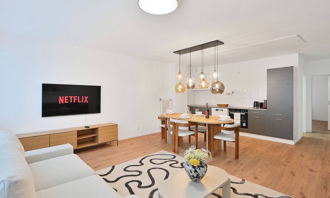 Elberfeld-Mitte Apartment | Beautiful 3-bedroom apartment in City Center. Sleeps 10. Free Wifi, Free Parking