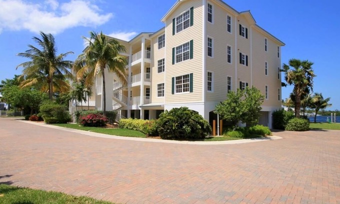 Islamorada House | Beautiful 3 Bedroom Condo - Bay Harbour A101