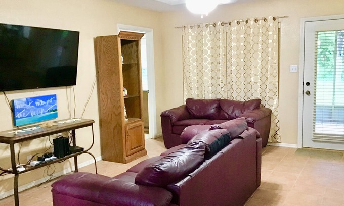 Port Isabel Villa | Beautiful 3 Bedroom Casita (Q,Q,Q)