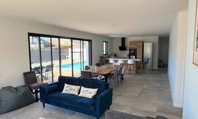Parentis-en-Born House | Beautiful 4-bedroom house with swimming pool close to the sea