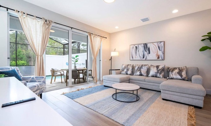 Four Corners Apartment | Beautiful 4-bedroom House with Splash Pool