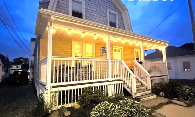 Hampton House | Beautiful 4 bedroom, 1.5 bath Beach Cottage with Central AC