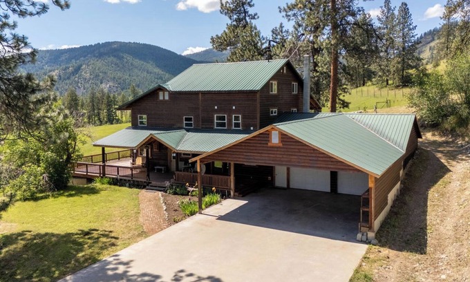 Kettle Falls House | Beautiful 5-bedroom log home with spacious rooms and rustic charm.