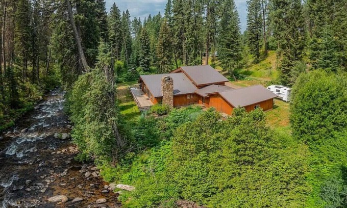 New Meadows Apartment | Beautiful 5 Bedroom 4 Bath Home with Hot Tub