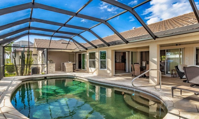 Punta Gorda Villa | Beautiful 5 Star Villa with Private Pool on the Prestigious Charlotte Harbor