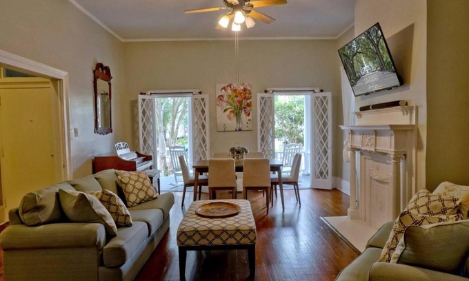 Historic Downtown Savannah Bed & Breakfast | Beautiful 6 Bed, 5 Bath Historic Savannah Home