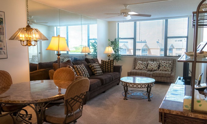 Siesta Key Condo | Beautiful 6th Floor One Bedroom Condo Overlooking the Bay