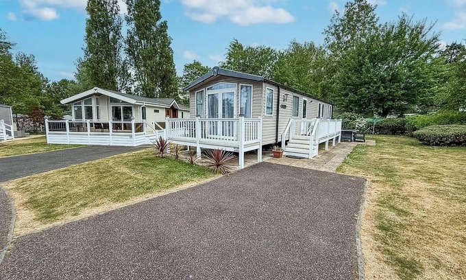 Hopton on Sea House | Beautiful 8 berth caravan with decking at Haven Hopton Beach ref 80011B