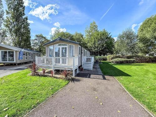 Hopton on Sea Other | Beautiful 8 Berth Caravan With Decking At Haven Hopton Beach Ref 80011B