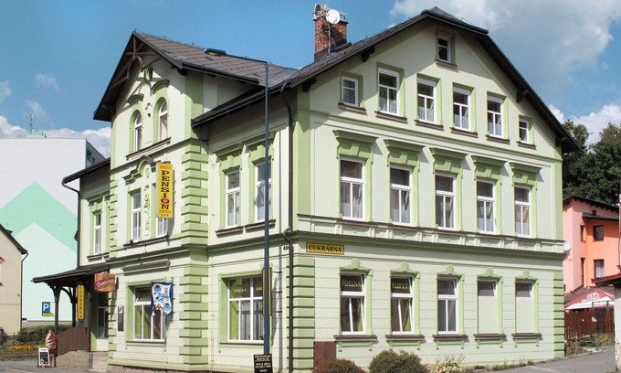 Desna Apartment | Beautiful apartment for 4 guests with hot tub, WIFI, TV, pets allowed and parking