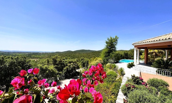 La Londe-les-Maures House | Beautiful air-conditioned villa for 6 people with pool and stunning sea view in La Londe les Maures