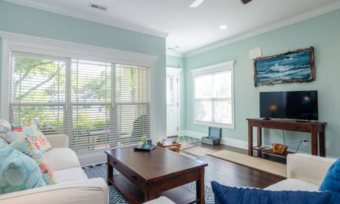 North Carolina Coast Cottage | Beautiful and spacious beach cottage a short walk from the ocean