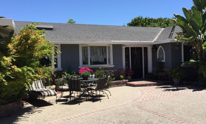 East Palo Alto House | BEAUTIFUL AND SPACIOUS SILICON VALLEY HOME
