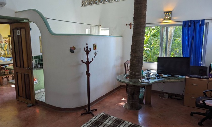 La Manzanilla House | Beautiful and spacious 2 blocks from the beach and town center!